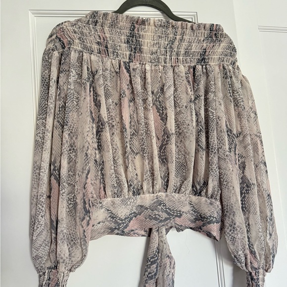Vicki off the shoulder Tie sleeve blouse - Picture 1 of 2